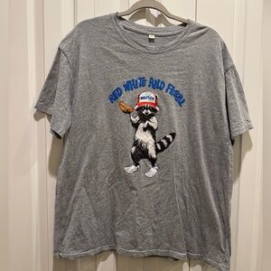 Mens Gray Graphic T-Shirt Raccoon Hot dog Crocs Design “Red White & Feral” 2XL